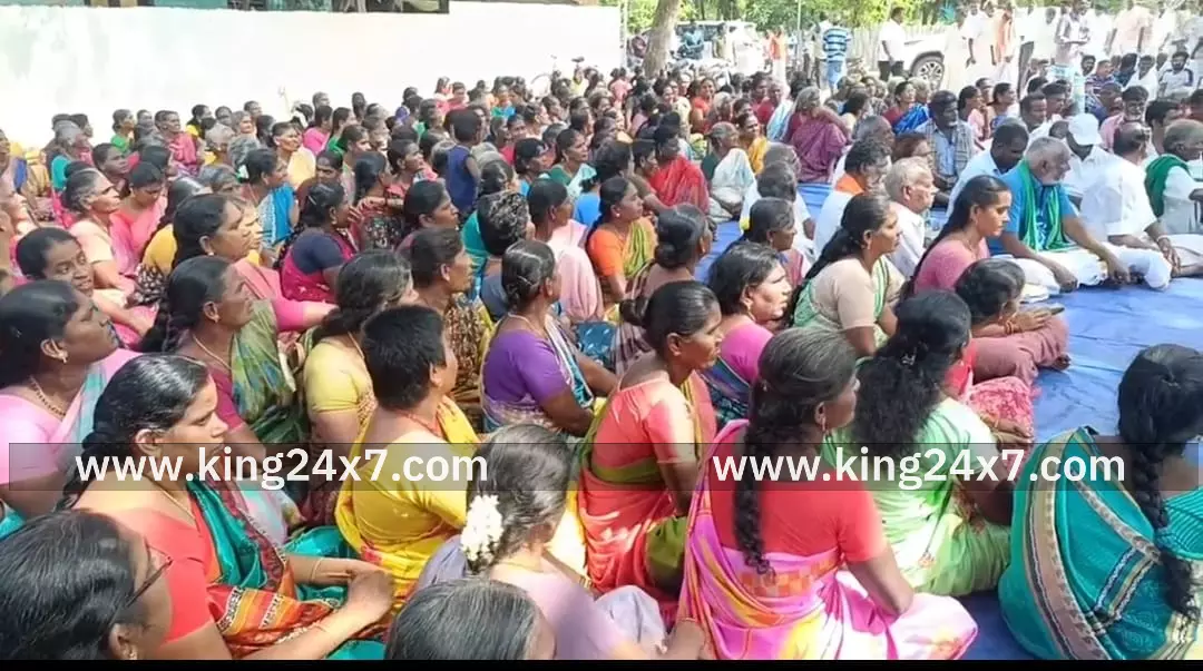 ராமநாதபுரம் விமான நிலையம் வருவதற்கு எதிர்ப்பு தெரிவித்து பொதுமக்கள் ஆர்ப்பாட்டம் நடைபெற்றது