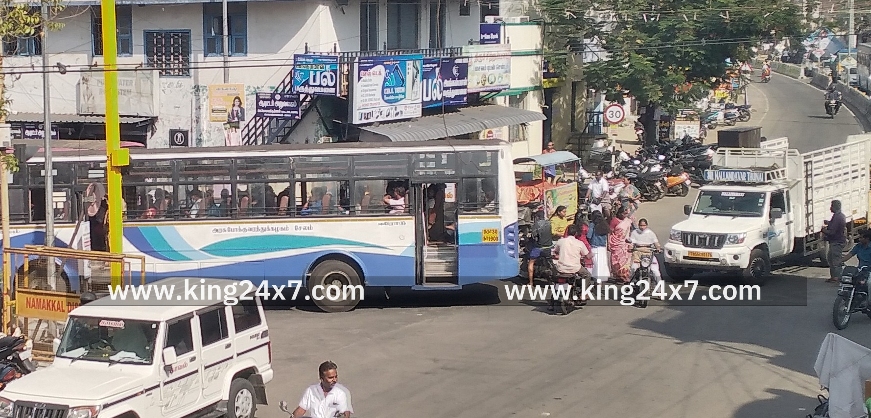 அடிக்கடி ஏற்படும் போக்குவரத்து
நெரிசலால் பொதுமக்கள் அவதி