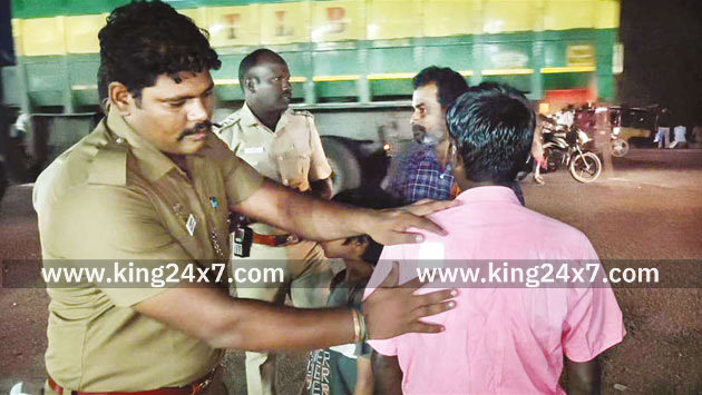 பாதயாத்திரை பக்தர்களுக்கு ஒளிரும் ஸ்டிக்கர் : விபத்தை தவிர்க்க போலீசார் வழங்கினர்!!