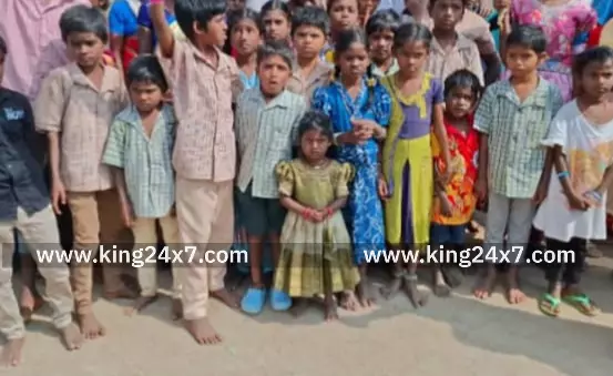 அடிப்படை வசதிகள் செய்து தராத ஊராட்சி நிர்வாகத்தை கண்டித்து யூனியன் அலுவலகம் முற்றுகை அடிப்படை வசதிகள் செய்து தராத ஊராட்சி நிர்வாகத்தை கண்டித்து யூனியன் அலுவலகம் முற்றுகை