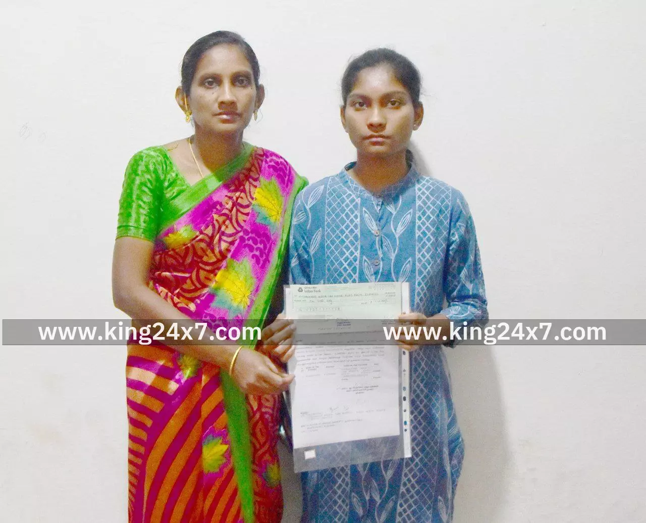 தமிழ்நாடு முதலமைச்சர்க்கு நிறைந்த மனதுடன் நன்றி தெரிவித்த கல்லுரி மாணவர்கள். தமிழ்நாடு முதலமைச்சர்க்கு நிறைந்த மனதுடன் நன்றி தெரிவித்த கல்லுரி மாணவர்கள்.