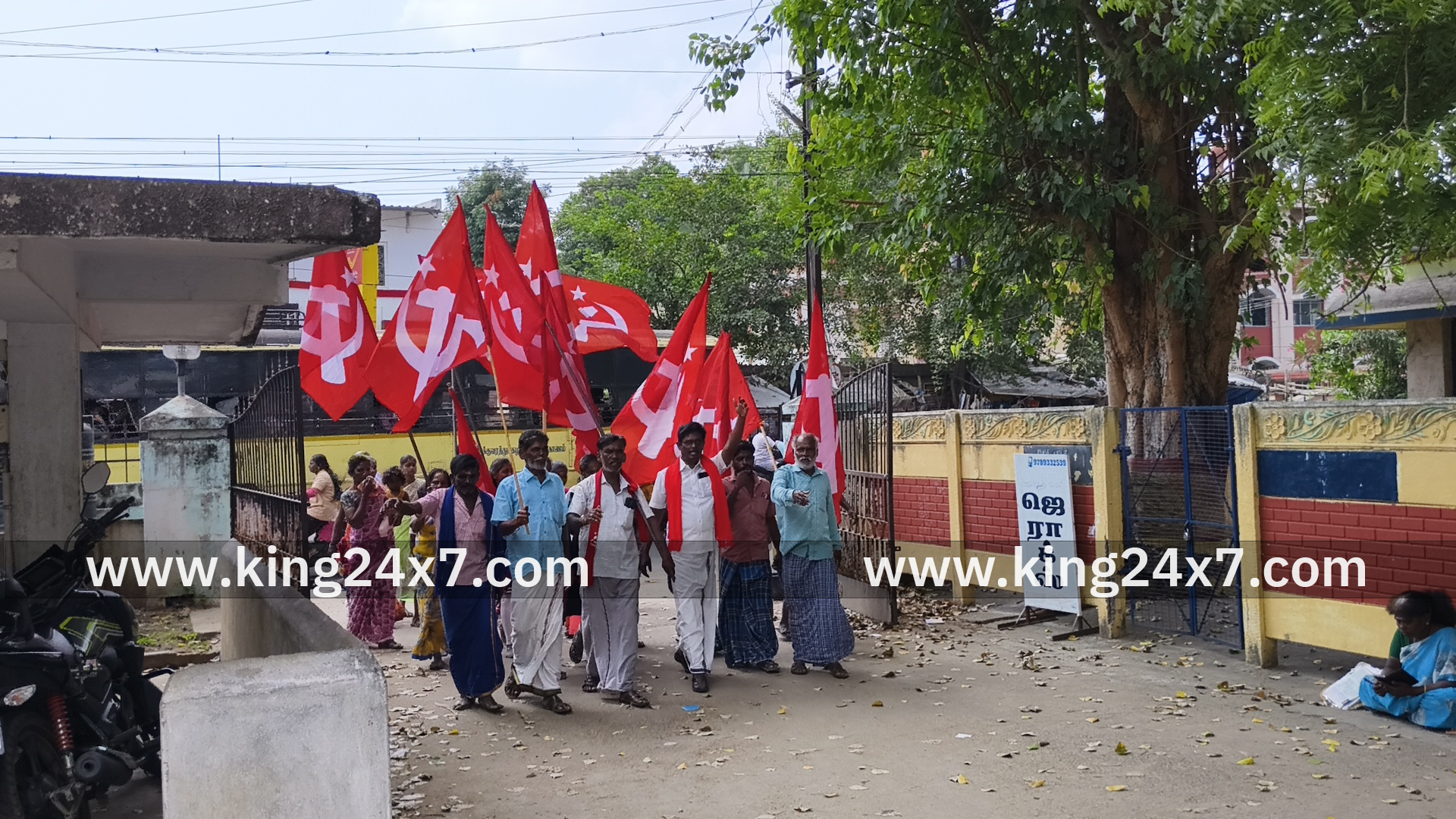 குளித்தலையில் கிடப்பில் போடப்பட்ட புதிய கழிப்பிடம்