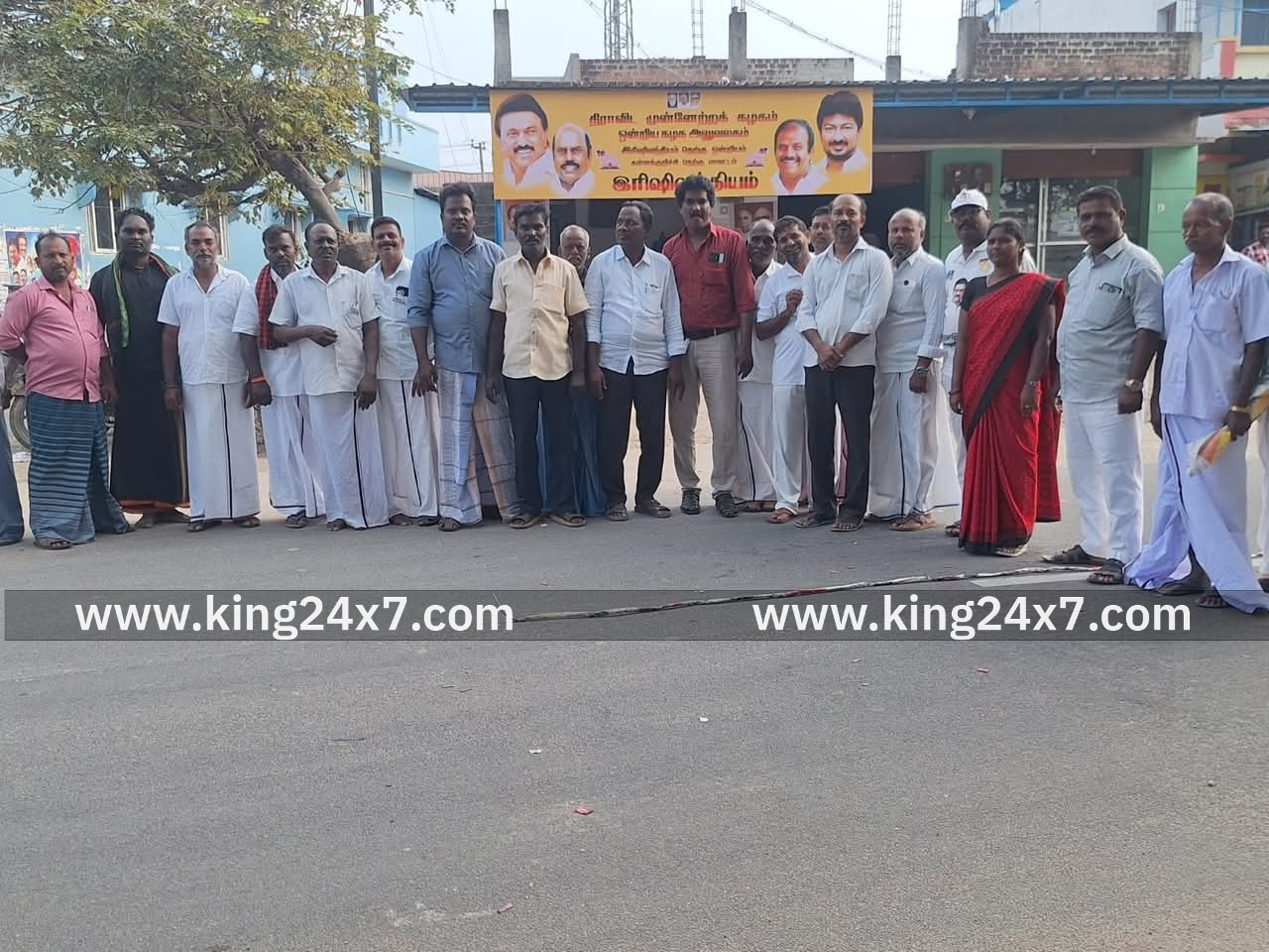 கள்ளக்குறிச்சி: ரிஷிவந்தியம்  ஒன்றிய அலுவலகம்! பொதுமக்கள் பட்டாசு வெடித்து கொண்டாட்டம்....