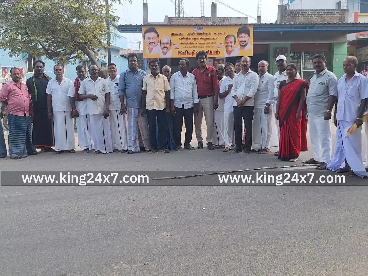 கள்ளக்குறிச்சி: ரிஷிவந்தியம்  ஒன்றிய அலுவலகம்! பொதுமக்கள் பட்டாசு வெடித்து கொண்டாட்டம்....