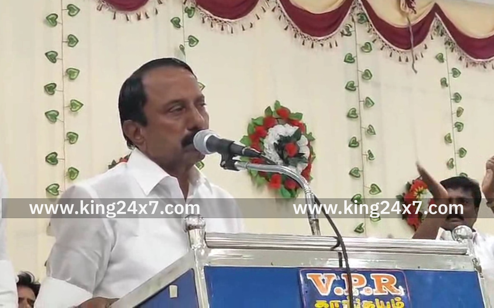 வழி தெரியாமல் நின்ற போது எனக்கு வழிகாட்டியவர் விஜய் - என் உடலில் ஓடும் ரத்தம் விஜய்க்காக தான், காங்கேயத்தில் மேடையில் கண் கலங்கிய செங்கோட்டையன்