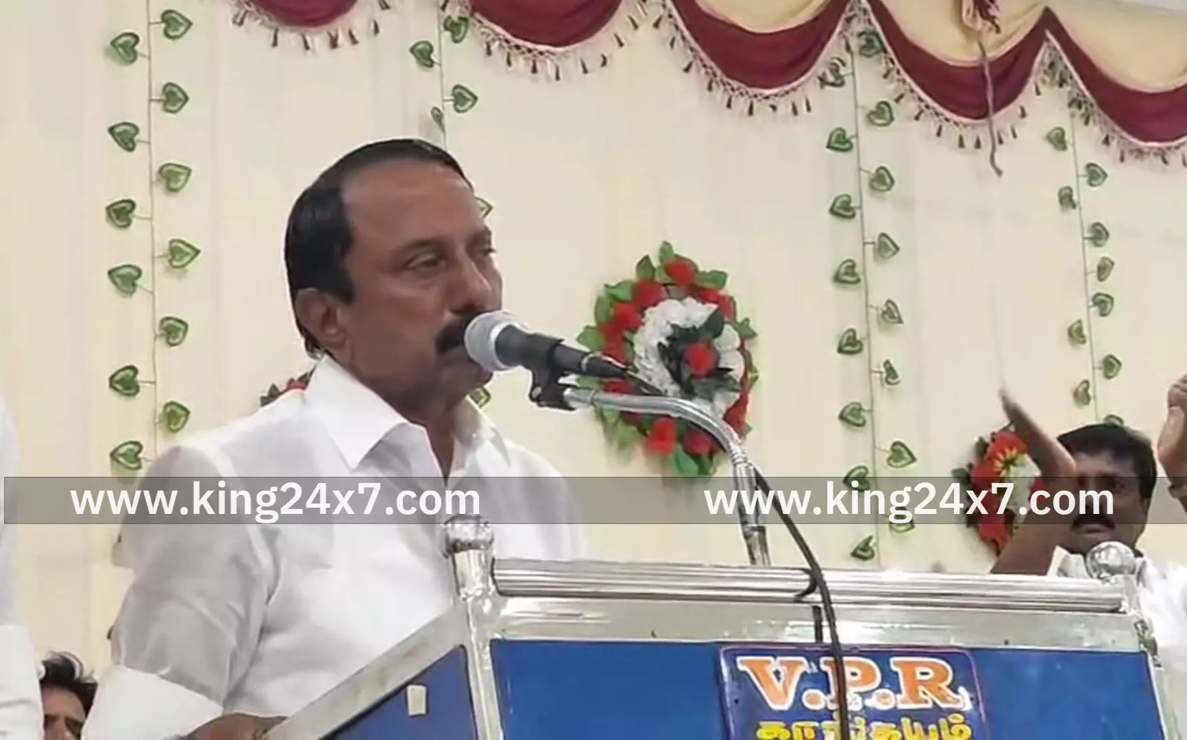 வழி தெரியாமல் நின்ற போது எனக்கு வழிகாட்டியவர் விஜய் - என் உடலில் ஓடும் ரத்தம் விஜய்க்காக தான், காங்கேயத்தில் மேடையில் கண் கலங்கிய செங்கோட்டையன்