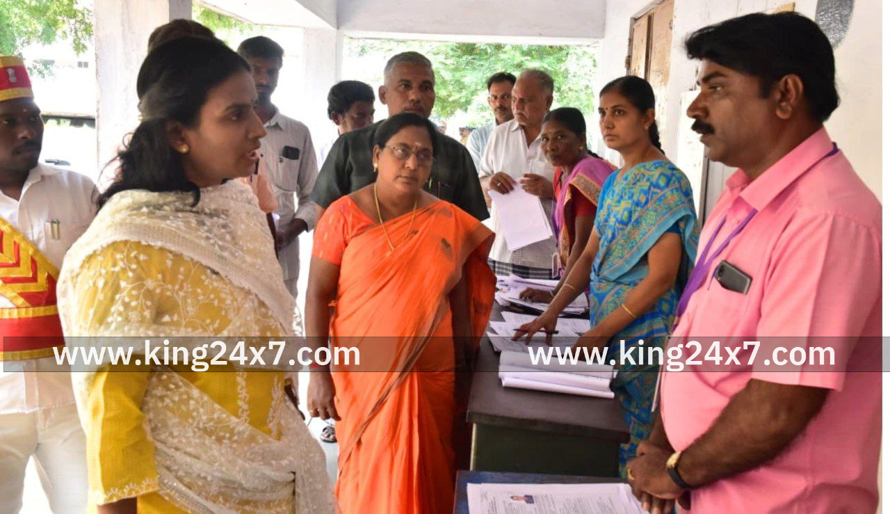 வாக்காளர் பட்டியல் சிறப்பு தீவிர திருத்தம் 2026 தொடர்பாக நடைபெற்ற முகாம்களை பார்வையிட்டு, ஆய்வு மேற்கொண்ட மாவட்ட ஆட்சியர்.