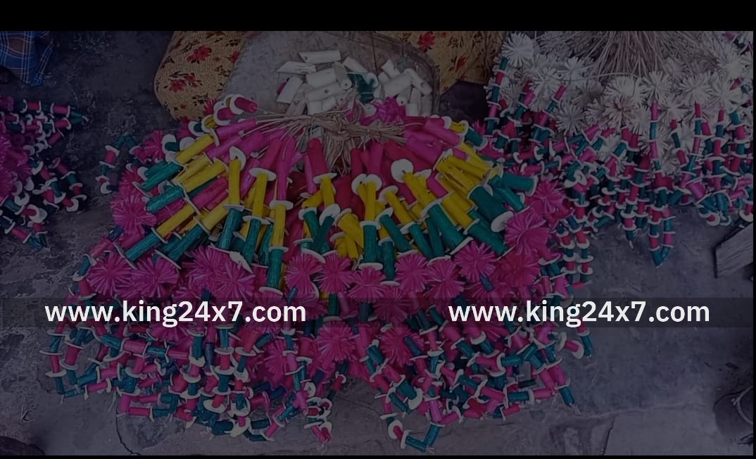 சீர்காழி அருகே 50  ஆண்டுகளுக்கு மேலாக   செய்யப்படும் பாரம்பரிய நெட்டி மாலையை  பொங்கல் தொகுப்பில் சேர்த்து வழங்கிட  தயாரிப்பாளர்கள் கோரிக்கை விடுத்துள்ளனர்.