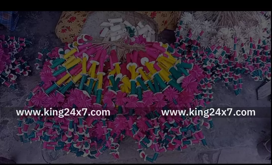 சீர்காழி அருகே 50  ஆண்டுகளுக்கு மேலாக   செய்யப்படும் பாரம்பரிய நெட்டி மாலையை  பொங்கல் தொகுப்பில் சேர்த்து வழங்கிட  தயாரிப்பாளர்கள் கோரிக்கை விடுத்துள்ளனர்.