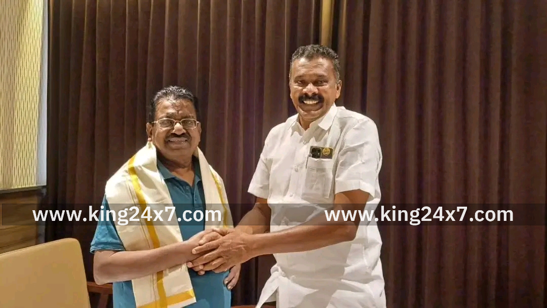 திமுக நிர்வாகியை வரவேற்ற மாவட்ட செயலாளர்