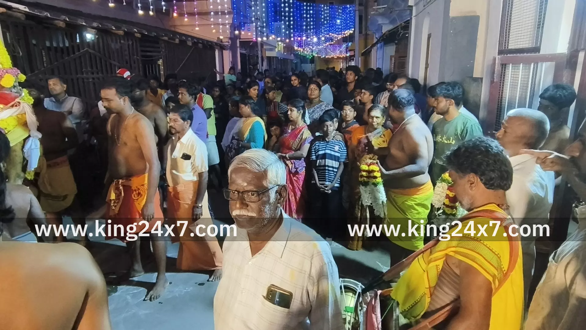 குளித்தலையில் ஸ்ரீ பகவதி அம்மன் கோவில் திருவிழா முன்னிட்டு அம்மன் குடிபுகும் நிகழ்ச்சி