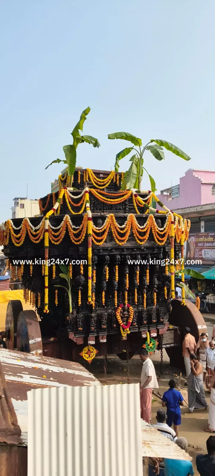 திருச்செங்கோடு அர்த்தநாரீஸ்வரர் கோயிலின் வைகாசி விசாக தேர்த் திருவிழாவில் 450 ஆண்டு காலமாக அர்த்தநாரீஸ்வரர் நகர் வலம் வந்த தேருக்கு ஓய்வு