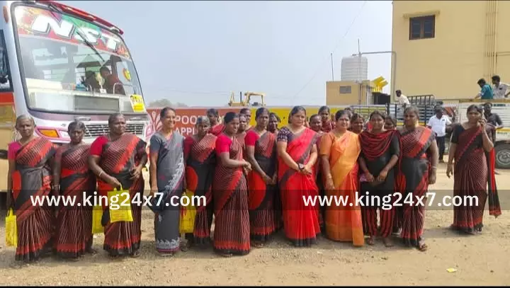 கிருஷ்ணராயபுரம்- வெல்லும் தமிழ் பெண்கள் மாநாட்டிற்கு எம்எல்ஏ சிவகாமசுந்தரி தலைமையில் பயணம். கிருஷ்ணராயபுரம்- வெல்லும் தமிழ் பெண்கள் மாநாட்டிற்கு எம்எல்ஏ சிவகாமசுந்தரி தலைமையில் பயணம்.