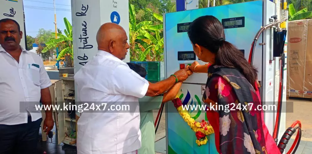 குமரன் டிரேடர்ஸ்,  CNG  பங்க திறப்பு விழா வநேத்ரா முத்தாயம்மாள் கல்வி  தாளாளர்  மற்றும் பொருளாளர் பங்கேற்பு