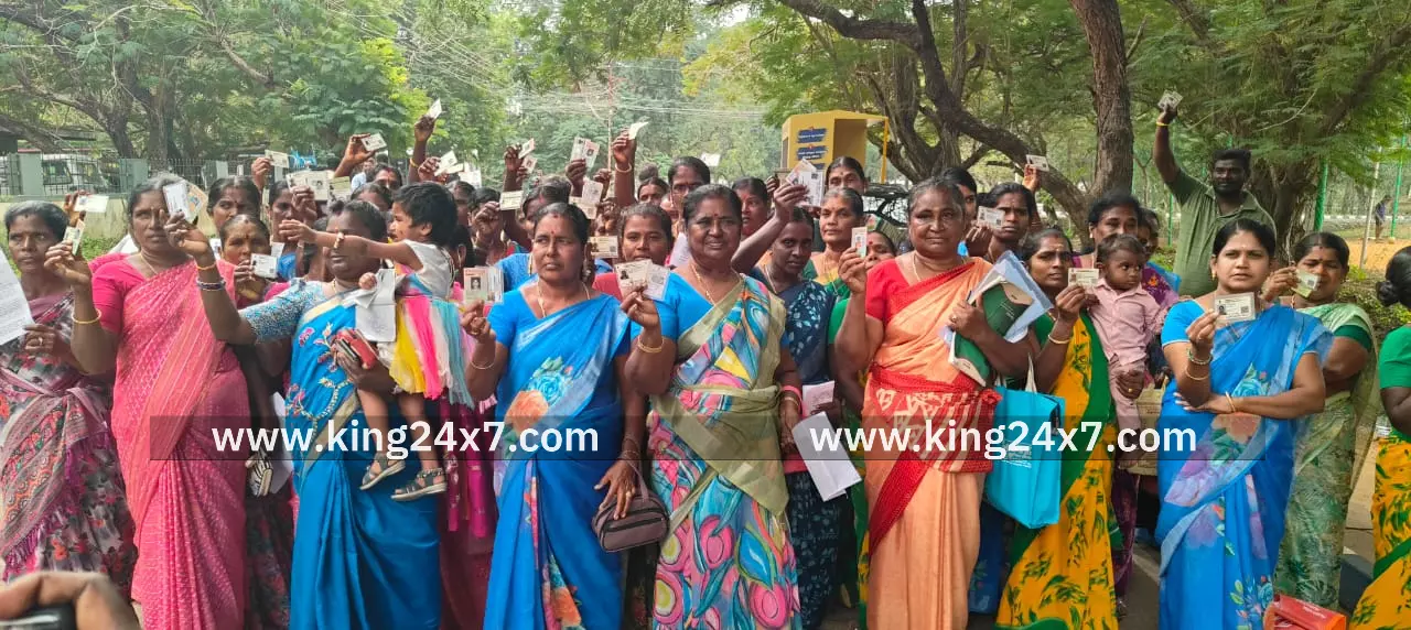 ராமநாதபுரம் அடிப்படை வசதி வேண்டி கிராம பொதுமக்கள்  மாவட்ட ஆட்சியரிடம் மனு