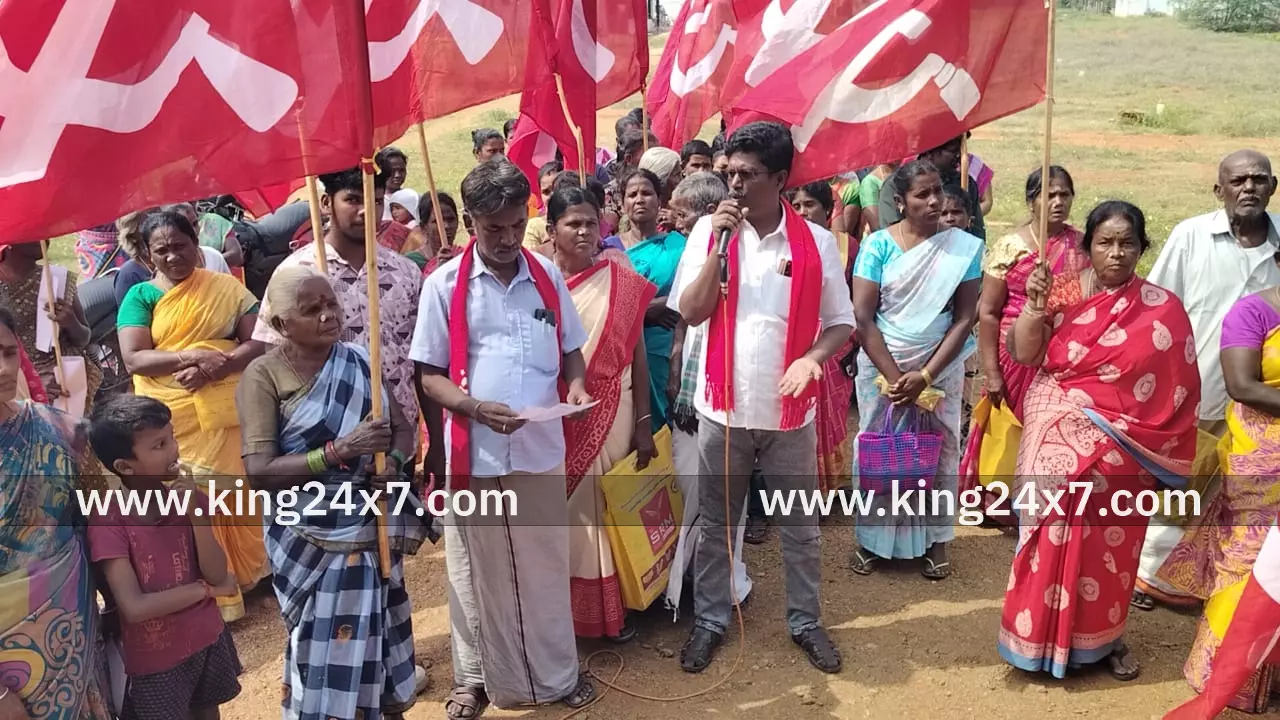 சத்தியமங்கலம் விஏஓ அலுவலகத்தில் கோரிக்கை மனு அளித்து ஆர்பாட்டம்