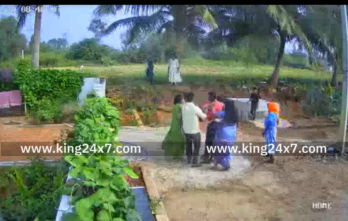 முன் விரோதத்தால் பெண்கள் மீது தாக்குதல்