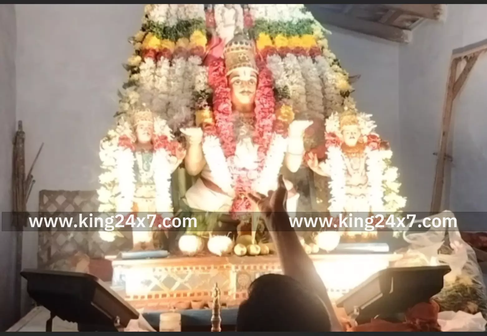 கருட வாகனத்தில் ஸ்ரீதேவி பூதேவியுடன் பெருமாள் பல்லடத்தில் உலா