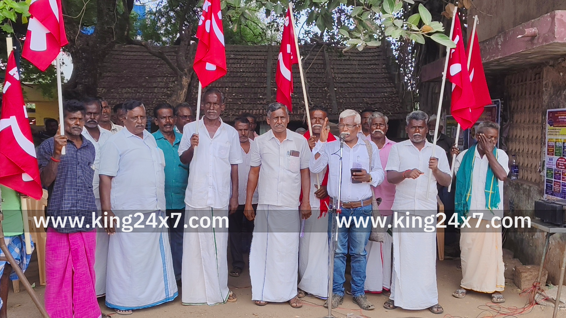 பஞ்சப்பட்டி ஊராட்சியில் அடிப்படை வசதிகள் செய்து தரக்கோரி விவசாய சங்கம் சார்பில் கவனயீர்ப்பு ஆர்ப்பாட்டம்