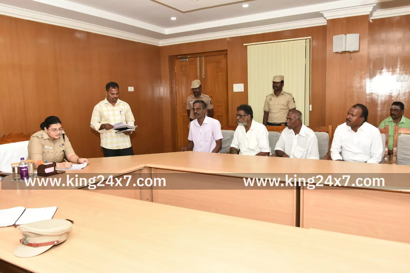 ராணிப்பேட்டை மாவட்ட கண்காணிப்பாளர் அலுவலகத்தில் வாரந்திர குறைதீர்வு கூட்டம் ராணிப்பேட்டை மாவட்ட கண்காணிப்பாளர் அலுவலகத்தில் வாரந்திர குறைதீர்வு கூட்டம்