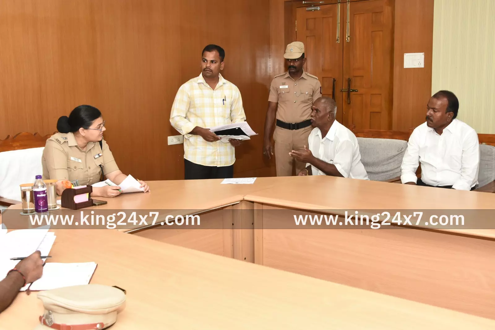 ராணிப்பேட்டை மாவட்ட கண்காணிப்பாளர் அலுவலகத்தில் வாரந்திர குறைதீர்வு கூட்டம் ராணிப்பேட்டை மாவட்ட கண்காணிப்பாளர் அலுவலகத்தில் வாரந்திர குறைதீர்வு கூட்டம்