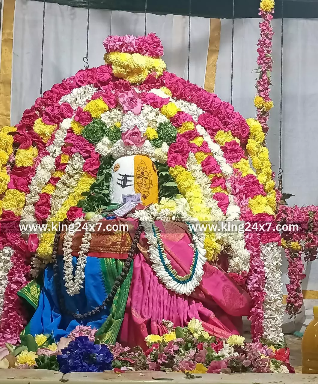 பிரதோஷத்தில் புத்தாண்டு பிறப்பு நாமக்கல் சுற்று வட்டார சிவன் கோவிலில் திரளான பக்தர்கள் வழிபாடு!