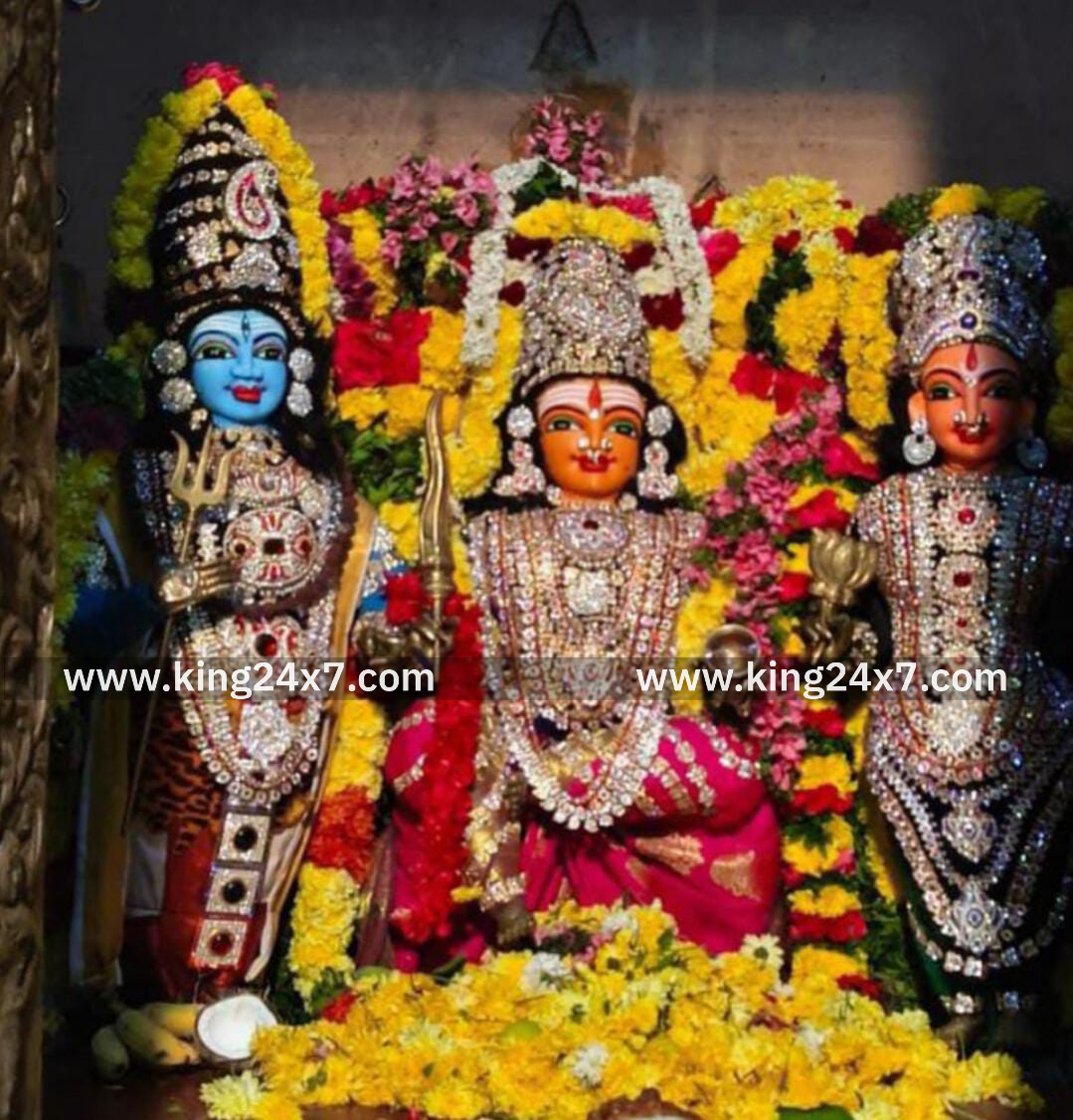 நாமக்கல் பலபட்டரை மாரியம்மன் கோவிலில் புத்தாண்டு சிறப்பு பூஜை! திரளான பக்தர்கள் நீண்ட வரிசையில் காத்திருந்து சுவாமி தரிசனம்!