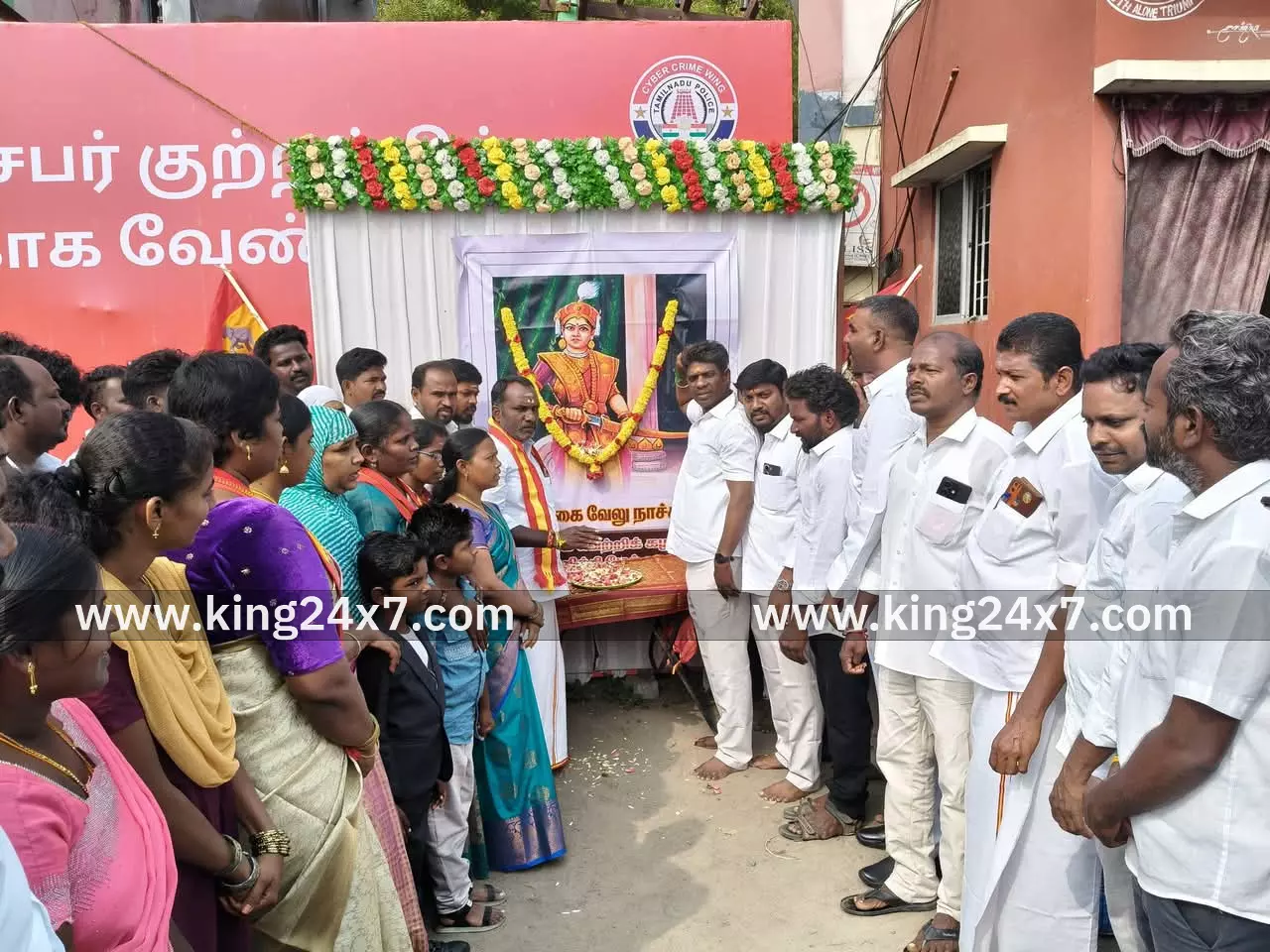 கள்ளக்குறிச்சி:TVK சார்பில் வேலுநாச்சியார் பிறந்த நாளை முன்னிட்டு இனிப்பு வழங்கிக் கொண்டாட்டம்.. கள்ளக்குறிச்சி:TVK சார்பில் வேலுநாச்சியார் பிறந்த நாளை முன்னிட்டு இனிப்பு வழங்கிக் கொண்டாட்டம்..