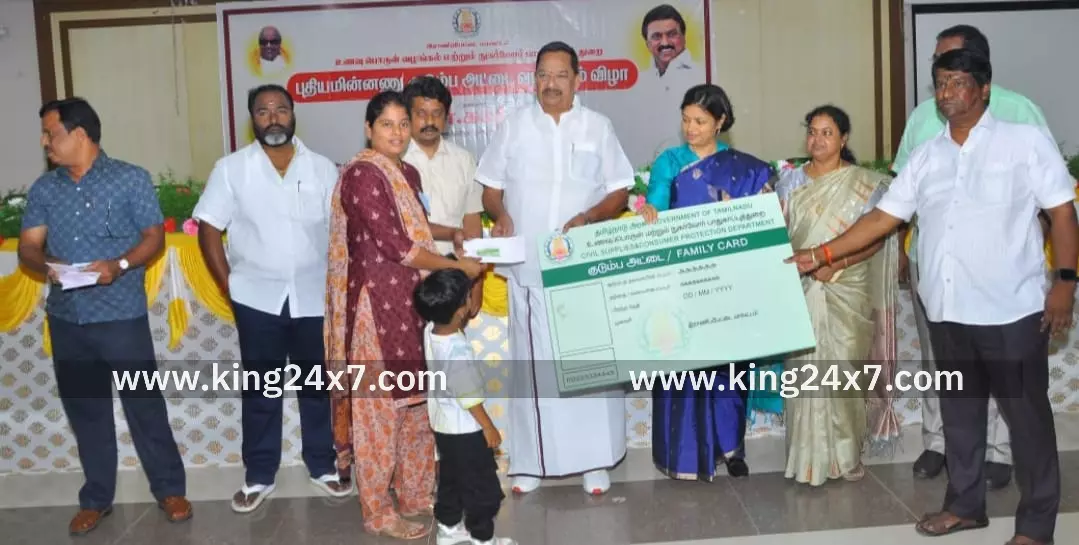 இராணிப்பேட்டை மாவட்ட ஆட்சியர் அலுவலக கூட்டரங்கில் 671 பயனாளிகளுக்கு புதிய மின்னணு குடும்ப அட்டைகள் வழங்கப்பட்டது இராணிப்பேட்டை மாவட்ட ஆட்சியர் அலுவலக கூட்டரங்கில் 671 பயனாளிகளுக்கு புதிய மின்னணு குடும்ப அட்டைகள் வழங்கப்பட்டது