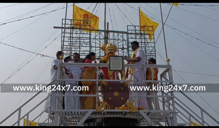 வீரபாண்டிய கட்டபொம்மன் விழாவில் கும்மியடித்து நடனமாடிய கரூர் எம்பி ஜோதிமணி.