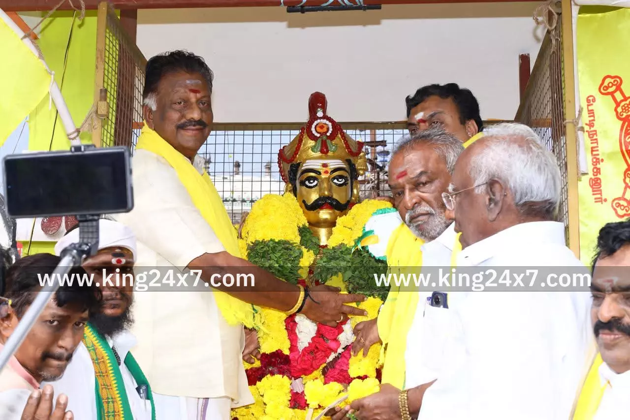 போடியில் எம்எல்ஏ மரியாதை போடியில் எம்எல்ஏ மரியாதை