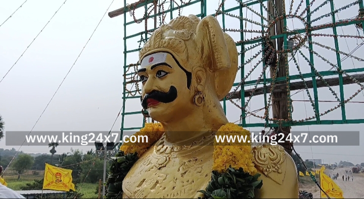 கரூரில்,பாரம்பரிய நடனத்துடன் வீரபாண்டிய கட்டபொம்மன் பிறந்தநாள் கொண்டாட்டம். முன்னாள் அமைச்சர் எம் ஆர் விஜயபாஸ்கர் பங்கேற்பு.