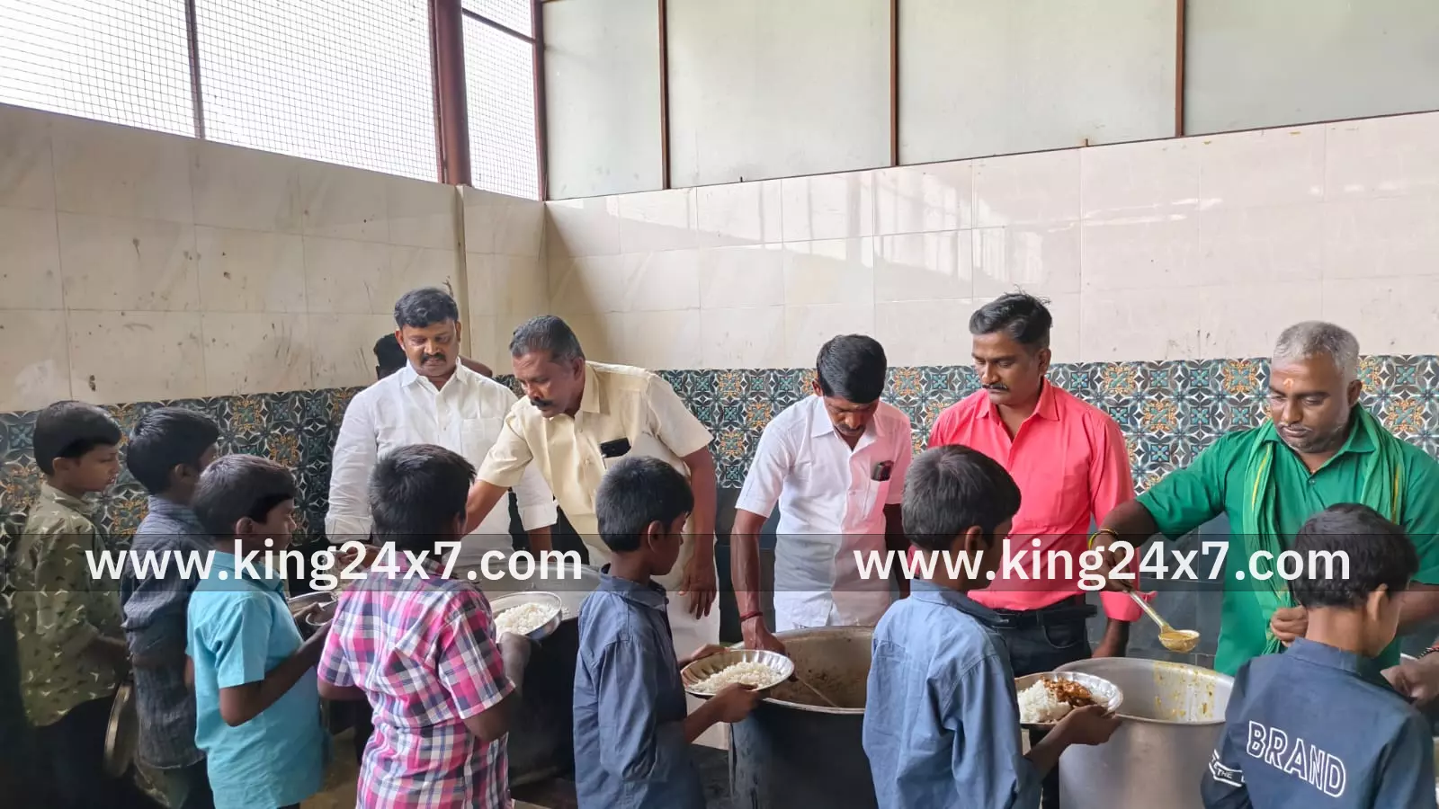 சாம்பவர்வடகரையில் கனிமொழி எம்பி பிறந்த நாள் விழா சாம்பவர்வடகரையில் கனிமொழி எம்பி பிறந்த நாள் விழா