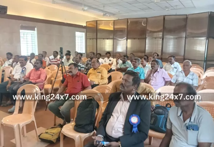 கரூரில் பத்து ரூபாய் இயக்கத்தின் சார்பில் சட்ட விழிப்புணர்வு பயிற்சி முகாம் நடைபெற்றது. கரூரில் பத்து ரூபாய் இயக்கத்தின் சார்பில் சட்ட விழிப்புணர்வு பயிற்சி முகாம் நடைபெற்றது.