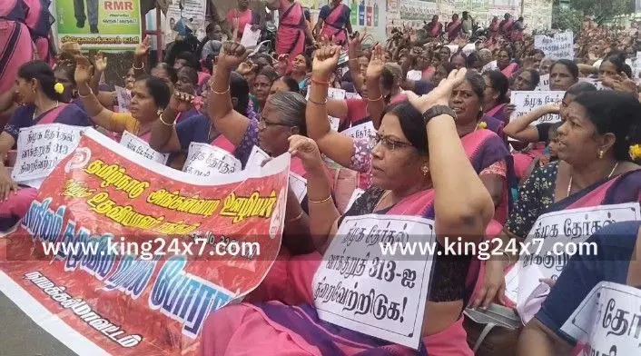 திமுக அறிவித்த தேர்தல் வாக்குறுதி 313 ஐ நிறைவேற்றிடக்கோரி நாமக்கல்லில் சாலை மறியல் போராட்டத்தில் ஈடுபட முயன்ற அங்கன்வாடி ஊழியர், உதவியாளர்கள் 1000 பேர் கைது செய்யப்பட்டனர். திமுக அறிவித்த தேர்தல் வாக்குறுதி 313 ஐ நிறைவேற்றிடக்கோரி நாமக்கல்லில் சாலை மறியல் போராட்டத்தில் ஈடுபட முயன்ற அங்கன்வாடி ஊழியர், உதவியாளர்கள் 1000 பேர் கைது செய்யப்பட்டனர்.