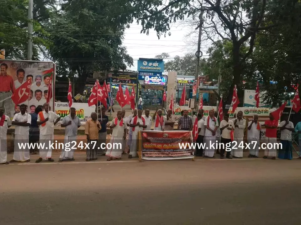 தென்காசியில் கம்யூனிஸ்ட் கட்சி ஆர்ப்பாட்டம் நடந்தது தென்காசியில் கம்யூனிஸ்ட் கட்சி ஆர்ப்பாட்டம் நடந்தது