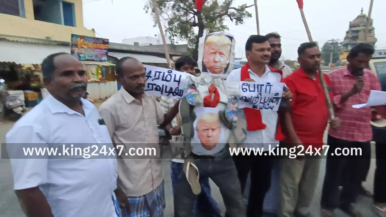 வெனிசுலா அதிபரை கைது செய்த டிரம்பின் அராஜக நடவடிக்கையை கண்டித்துஎலச்சிபாளையம் பேருந்து நிறுத்தத்தின் அருகே ட்ரம்பின் உருவ பொம்மை எரித்து போராட்டம் வெனிசுலா அதிபரை கைது செய்த டிரம்பின் அராஜக நடவடிக்கையை கண்டித்துஎலச்சிபாளையம் பேருந்து நிறுத்தத்தின் அருகே ட்ரம்பின் உருவ பொம்மை எரித்து போராட்டம்