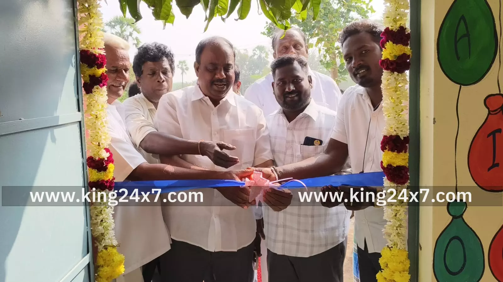 கலவை அருகே ரூ.32.55 லட்சம் மதிப்பீட்டில் கட்டி முடிக்கப்பட்ட இரண்டு புதிய அங்கன்வாடி மையத்தை ஒன்றிய குழு தலைவர் திறந்து வைத்தார். கலவை அருகே ரூ.32.55 லட்சம் மதிப்பீட்டில் கட்டி முடிக்கப்பட்ட இரண்டு புதிய அங்கன்வாடி மையத்தை ஒன்றிய குழு தலைவர் திறந்து வைத்தார்.