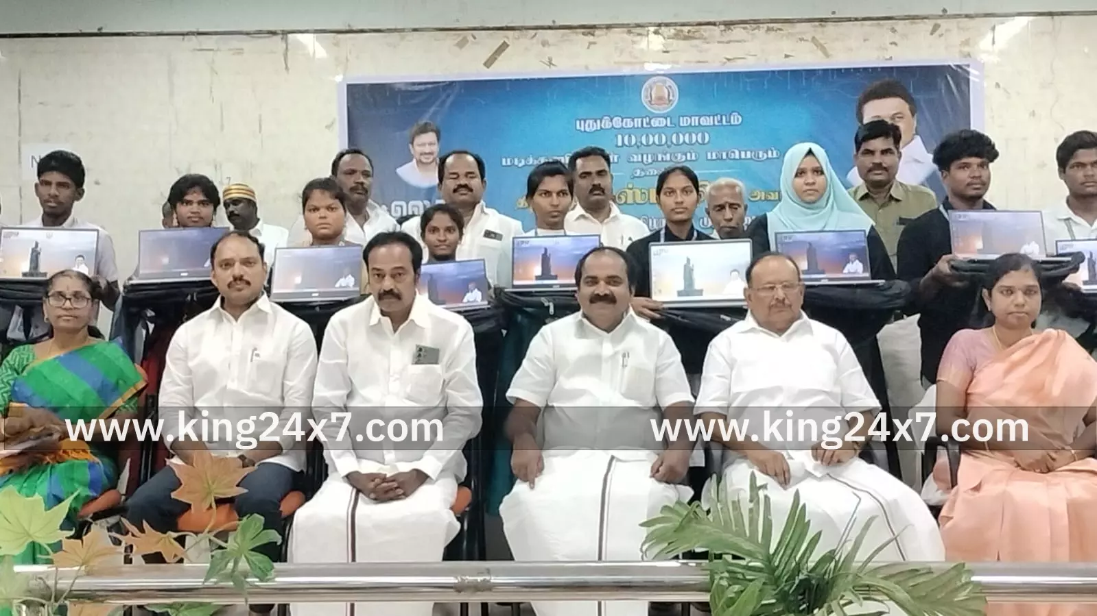 புதுக்கோட்டையில் செய்தியாளர் சந்திப்பு அமைச்சர் புதுக்கோட்டையில் செய்தியாளர் சந்திப்பு அமைச்சர்