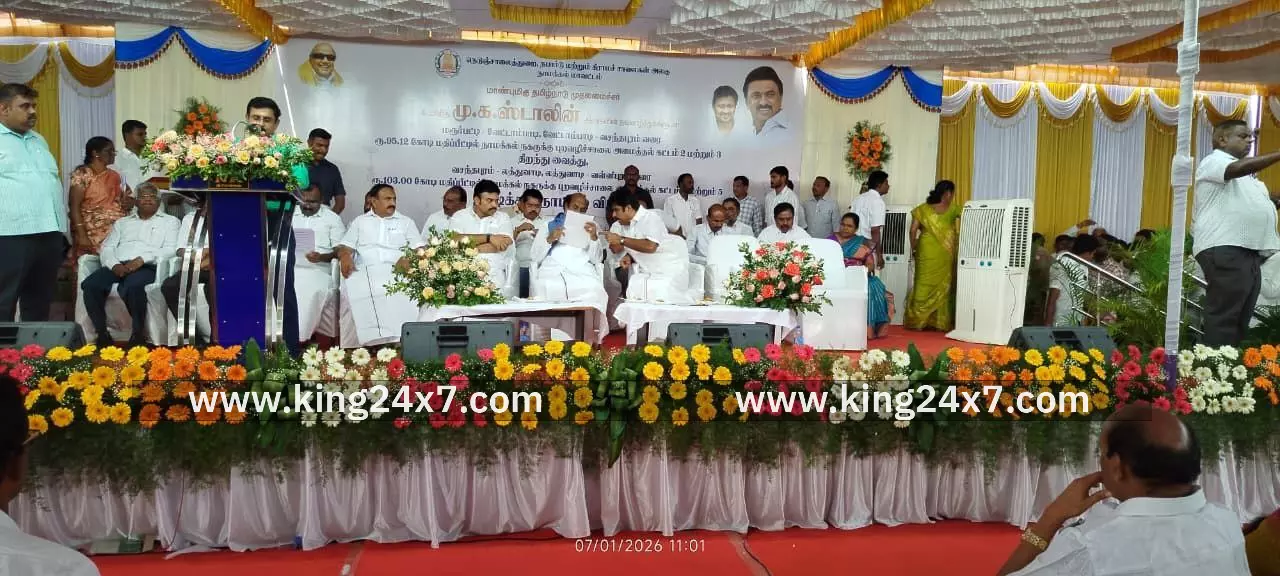 இருவழிச்சாலையை நான்கு வழிச்சாலையாக மாற்றக்கோரி அமைச்சர் எ.வ.வேலு அவர்களிடம் எம்.பி வி.எஸ் மாதேஸ்வரன் வழங்கிய விண்ணப்பம். இருவழிச்சாலையை நான்கு வழிச்சாலையாக மாற்றக்கோரி அமைச்சர் எ.வ.வேலு அவர்களிடம் எம்.பி வி.எஸ் மாதேஸ்வரன் வழங்கிய விண்ணப்பம்.