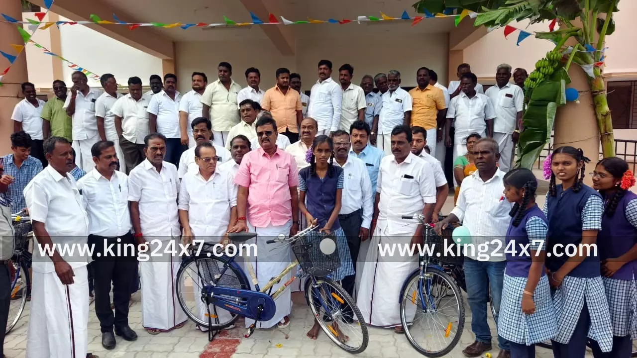 தச்சூர் அரசு மேல்நிலைப்பள்ளியில் விலையில்லா மிதிவண்டி வழங்கும் விழா. தச்சூர் அரசு மேல்நிலைப்பள்ளியில் விலையில்லா மிதிவண்டி வழங்கும் விழா.