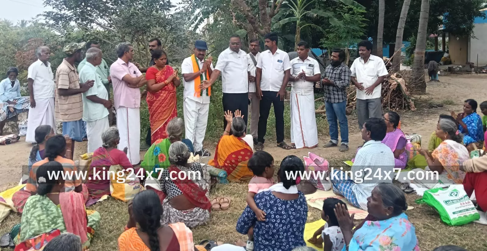 100 நாள் வேலை திட்டத்தை 125 நாளாக உயர்த்தியதை ஒண்ணுபுரம் கிராம மக்களிடையே பாஜகவினர் பிரச்சாரம் 100 நாள் வேலை திட்டத்தை 125 நாளாக உயர்த்தியதை ஒண்ணுபுரம் கிராம மக்களிடையே பாஜகவினர் பிரச்சாரம்