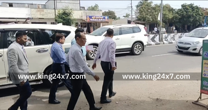 மத்திய அமைச்சகத்தின் தடவியல் துறை ஆய்வக அதிகாரிகள் கரூர் சம்பவ இடத்திற்கு உயர் தொழில்நுட்ப கேமிராவுடன் விசாரணை- எய்ம்ஸ் மருத்துவ குழுவினரும் விசாரணை.