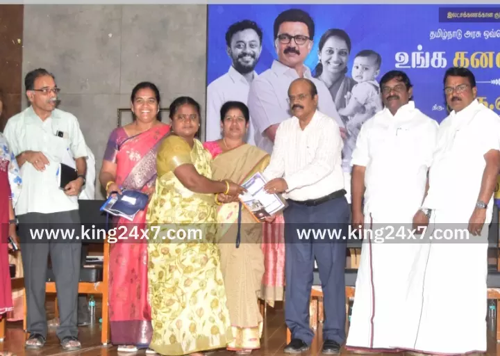 கரூர் உங்க கனவை சொல்லுங்ககணக்கெடுப்பு பணிகளை துவக்கி வைத்தார் மாவட்ட ஆட்சியர் தங்கவேல். கரூர் உங்க கனவை சொல்லுங்ககணக்கெடுப்பு பணிகளை துவக்கி வைத்தார் மாவட்ட ஆட்சியர் தங்கவேல்.