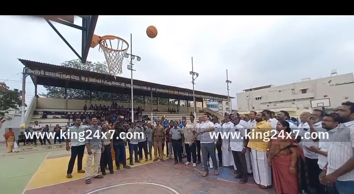 தமிழக முதல்வர் மு.க.ஸ்டாலின் 72 வது பிறந்த நாளையொட்டி, பள்ளி,கல்லூரி மாணவ - மாணவர்களுக்கான குழு விளையாட்டு போட்டிகளை கரூரில் செந்தில் பாலாஜி தொடங்கி வைத்தார். தமிழக முதல்வர் மு.க.ஸ்டாலின் 72 வது பிறந்த நாளையொட்டி, பள்ளி,கல்லூரி மாணவ - மாணவர்களுக்கான குழு விளையாட்டு போட்டிகளை கரூரில் செந்தில் பாலாஜி தொடங்கி வைத்தார்.