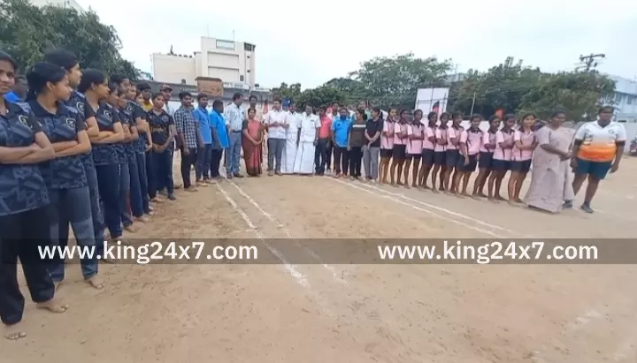 தமிழக முதல்வர் மு.க.ஸ்டாலின் 72 வது பிறந்த நாளையொட்டி, பள்ளி,கல்லூரி மாணவ - மாணவர்களுக்கான குழு விளையாட்டு போட்டிகளை கரூரில் செந்தில் பாலாஜி தொடங்கி வைத்தார். தமிழக முதல்வர் மு.க.ஸ்டாலின் 72 வது பிறந்த நாளையொட்டி, பள்ளி,கல்லூரி மாணவ - மாணவர்களுக்கான குழு விளையாட்டு போட்டிகளை கரூரில் செந்தில் பாலாஜி தொடங்கி வைத்தார்.