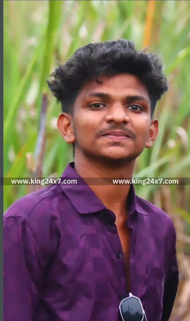 பரமத்தி பி.ஜி.பி தனியார் கல்லூரி மாணவன் 4-வது மாடியில் இருந்து குதித்து தற்கொலை போலீசார் தீவிர விசாரணை. பரமத்தி பி.ஜி.பி தனியார் கல்லூரி மாணவன் 4-வது மாடியில் இருந்து குதித்து தற்கொலை போலீசார் தீவிர விசாரணை.