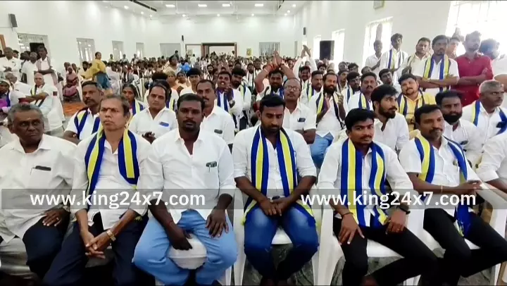 வரும் சட்டமன்றத் தேர்தலில் எங்கள் கோரிக்கையை ஏற்கும் கட்சியோடு கூட்டணி அமைப்போம்.தமிழக நீதிக்கட்சி நிறுவனத் தலைவர் வாளவந்தி சரவணன் கரூரில் பேட்டி வரும் சட்டமன்றத் தேர்தலில் எங்கள் கோரிக்கையை ஏற்கும் கட்சியோடு கூட்டணி அமைப்போம்.தமிழக நீதிக்கட்சி நிறுவனத் தலைவர் வாளவந்தி சரவணன் கரூரில் பேட்டி