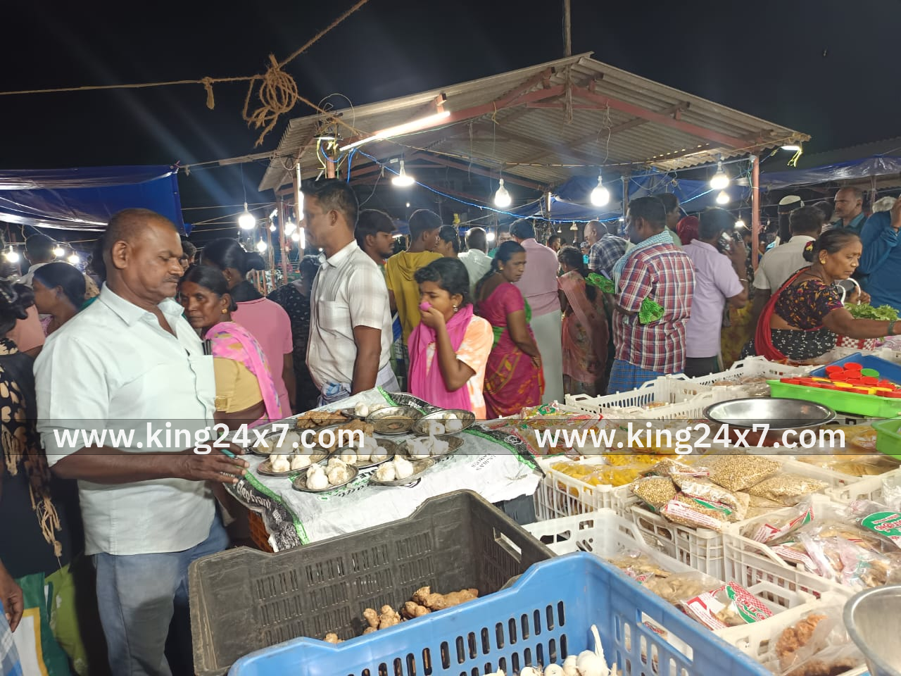 சுத்தமல்லி வாரச்சந்தையில் குவிந்த மக்கள்