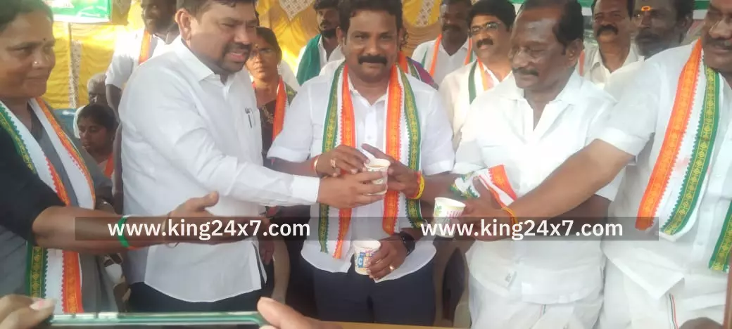 ராமநாதபுரம் காங்கிரஸ் கட்சி சார்பில் உண்ணாவிர போராட்டம் நடைபெற்றது ராமநாதபுரம் காங்கிரஸ் கட்சி சார்பில் உண்ணாவிர போராட்டம் நடைபெற்றது